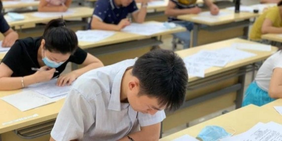 网上阅卷为节省教学资源创造条件